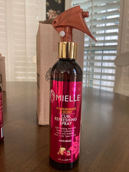 Mielle Pomegranate and Honey Refresh Spray